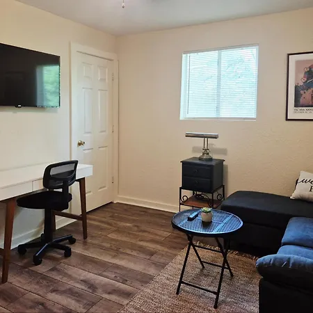 Guest Suite Conveniently Located Near Downtown And The Frost Bank Center